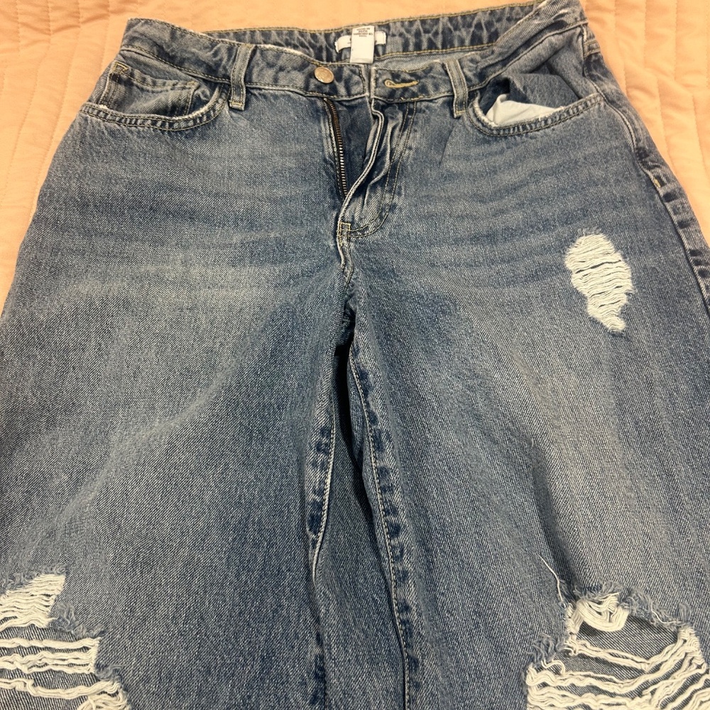 Forever 21 Ripped Jeans - Picture 3 of 6